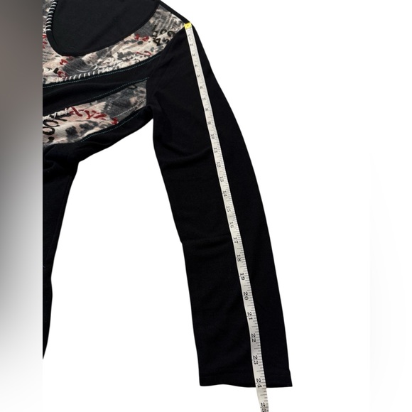 Sacred Threads Black and White Asymmetrical Graphic Long Sleeve Top - Picture 10 of 11